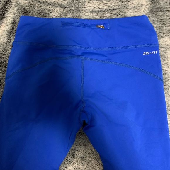 Cropped Dri-Fit Nike Leggings. Royal Blue. Medium. - Picture 2 of 2